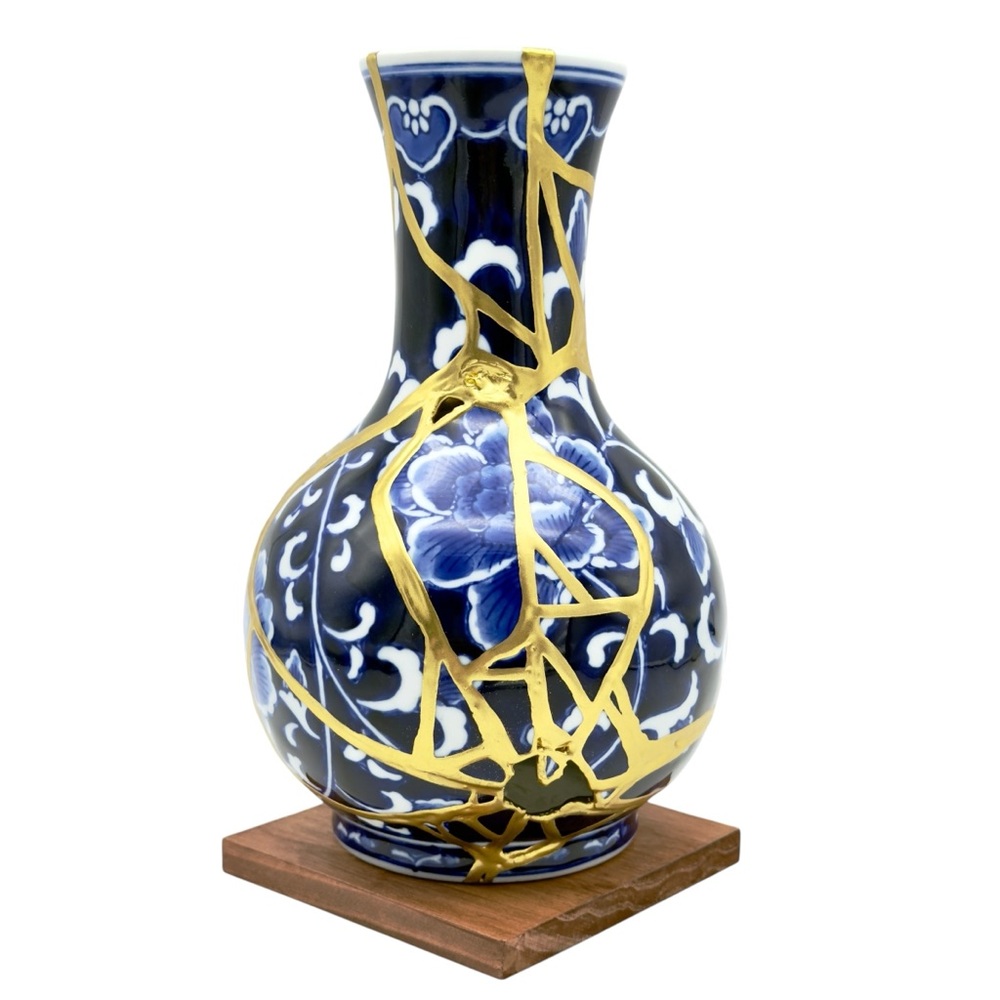 Kintsugi Vase Chinese Porcelain Gold Crack Art Personal Growth Anniversary Gift